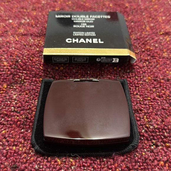 CHANEL Limited Edition Compact Mirror Duo Rouge Noir - Picture 9 of 12